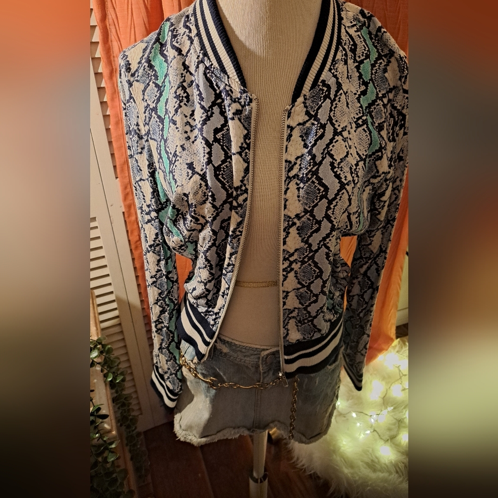 Stylish Snake Print Bomber Jacket - Picture 2 of 10